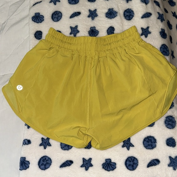 Yellow Lulu shorts size 2/lowrise/2.5 inseam. - Picture 3 of 4